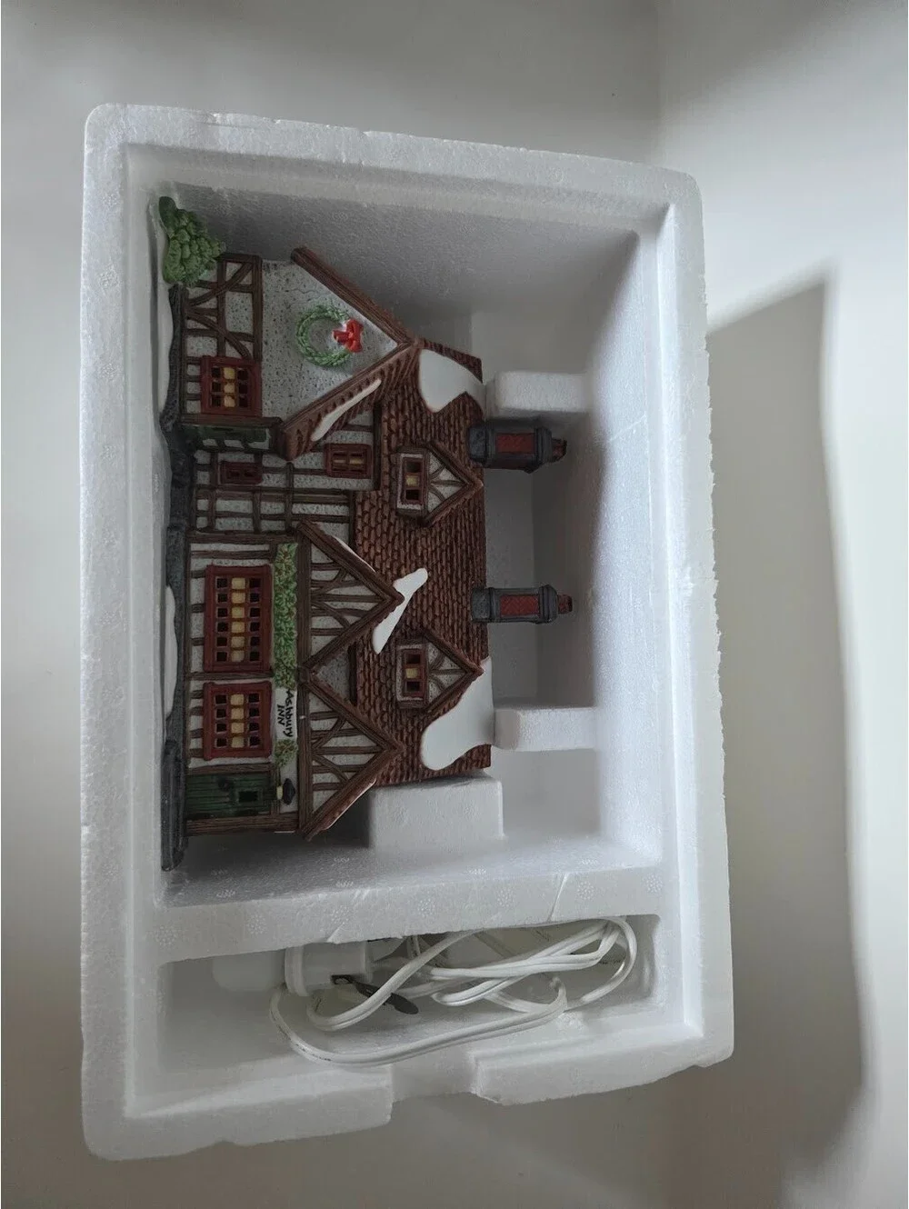 Department 56 Dickens Village Series Ashbury Inn Handpainted Porcelain 1991